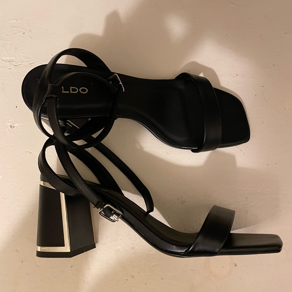 Black Aldo heals